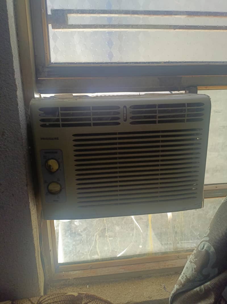 Window AC (Half Ton) 1