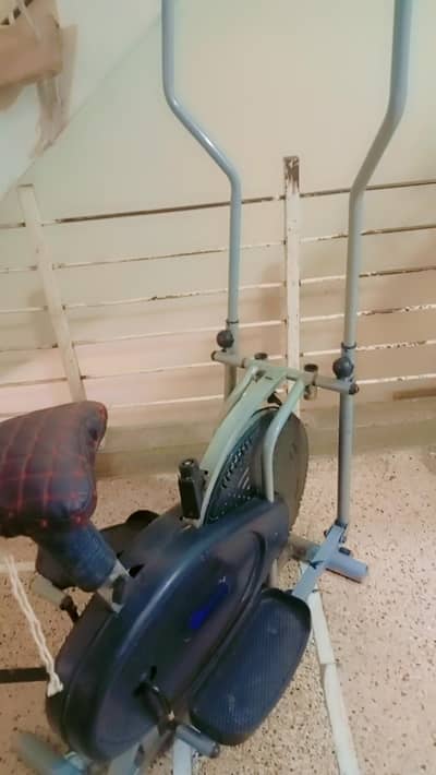 Eliptical trainer.