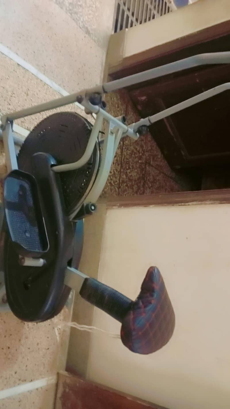 Eliptical trainer. 5