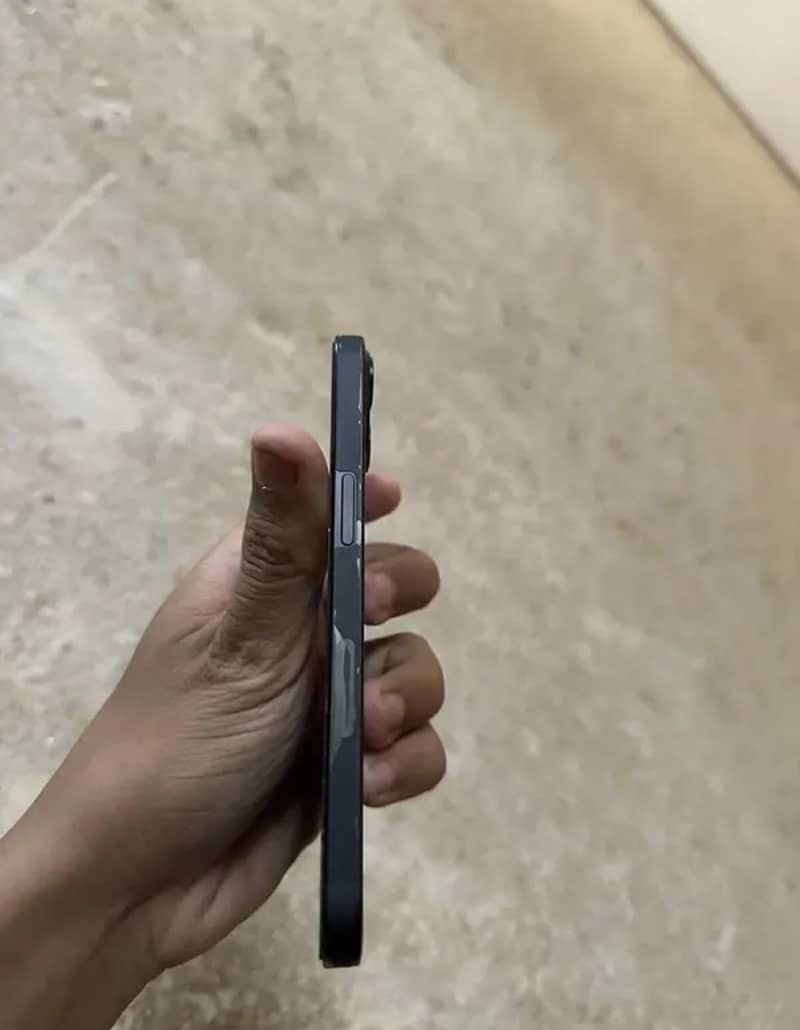 iPhone 13 3