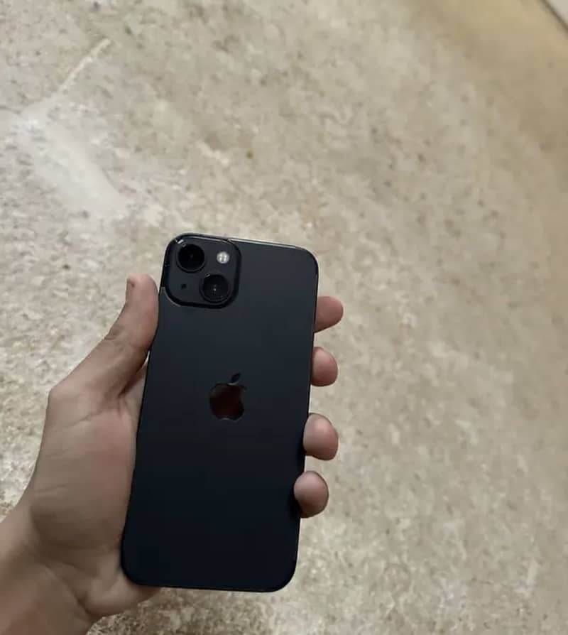 iPhone 13 4