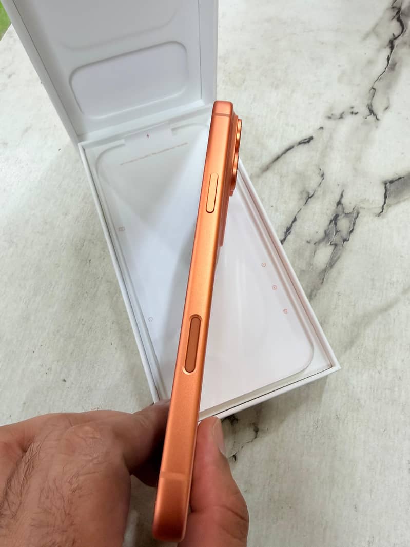 Apple iPhone 17 Pro Max 1