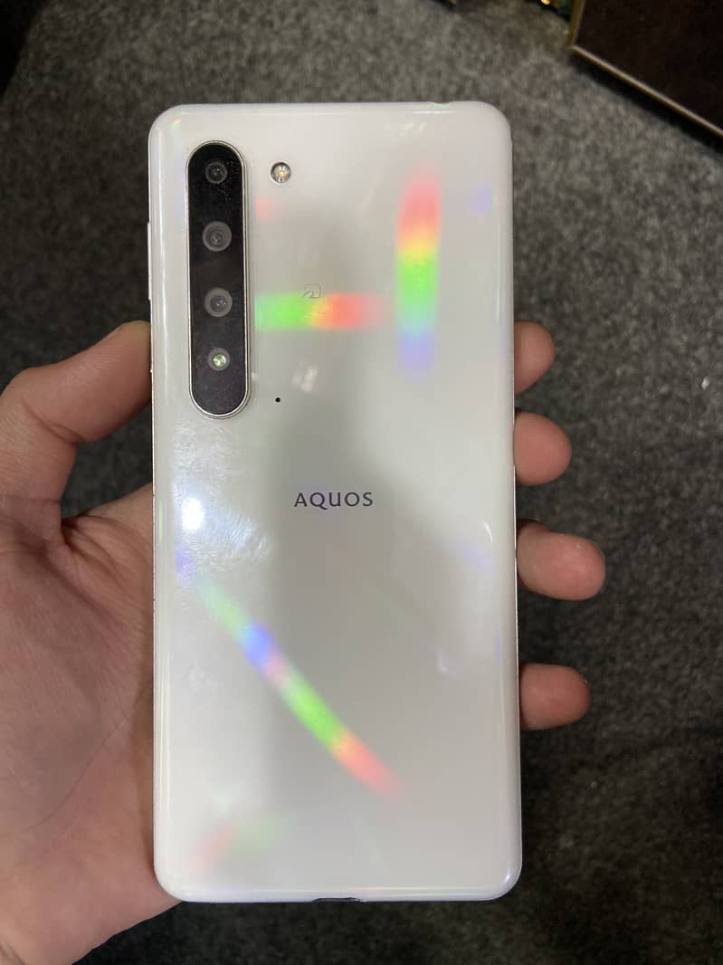 Sharp Aquos R5G 0