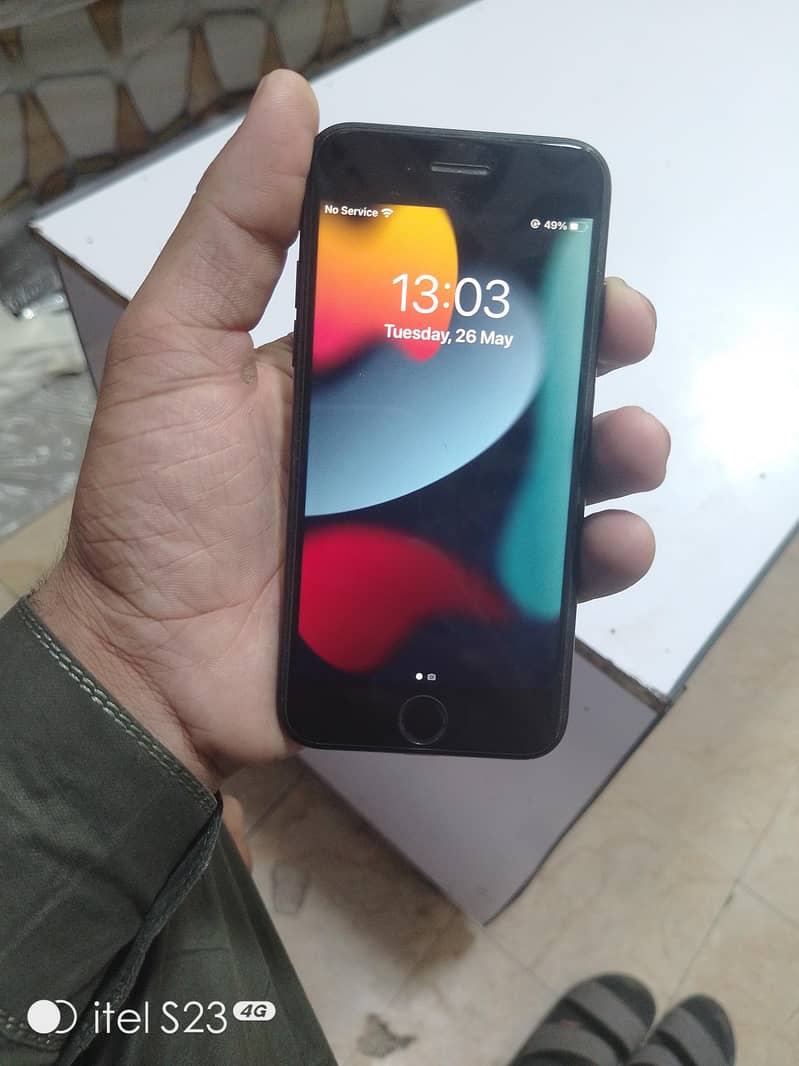 Apple iPhone 7 1