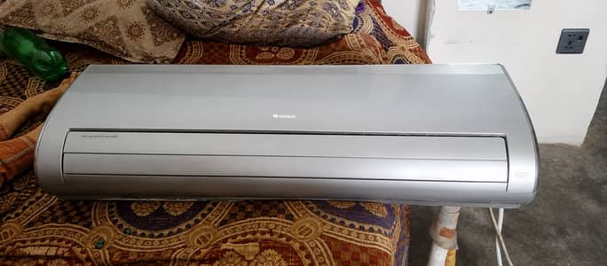 Gree Split AC – Used | 9/10 Condition | Full Cooling
