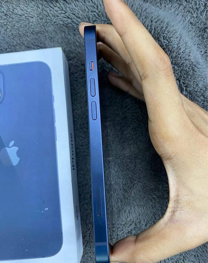 Apple iPhone 13 2