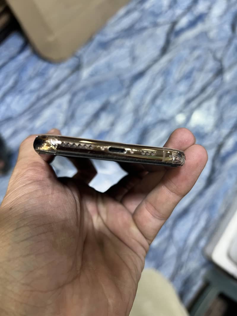 Apple iPhone XS 3