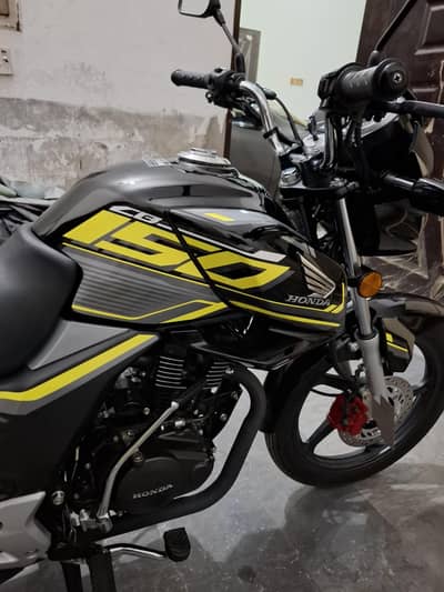 Honda cb 150f black 2025/2026 model