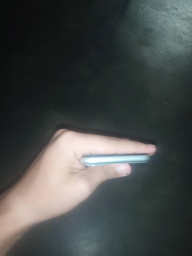 Apple iPhone 11 3