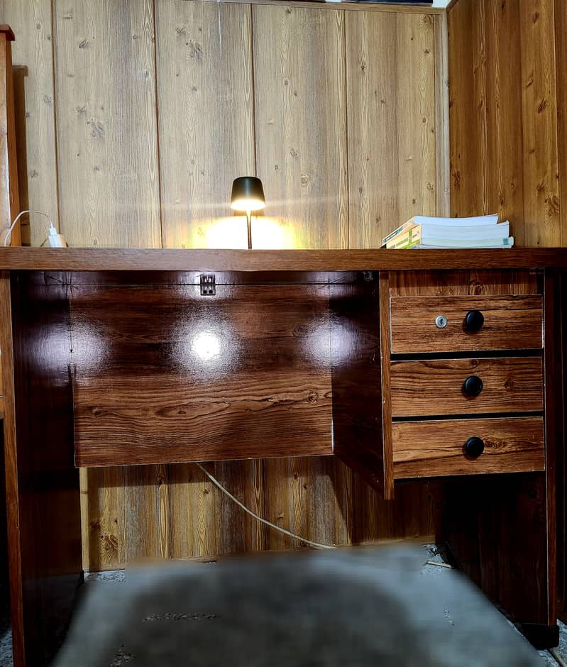 Study table 0