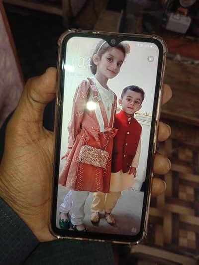 har chij okay hai fingerprint bhi jabardast hai charging bhi jabardast