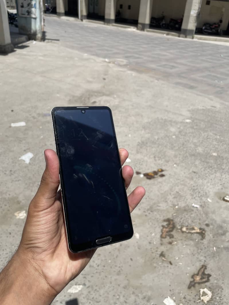 Sharp Aquos R5G 1
