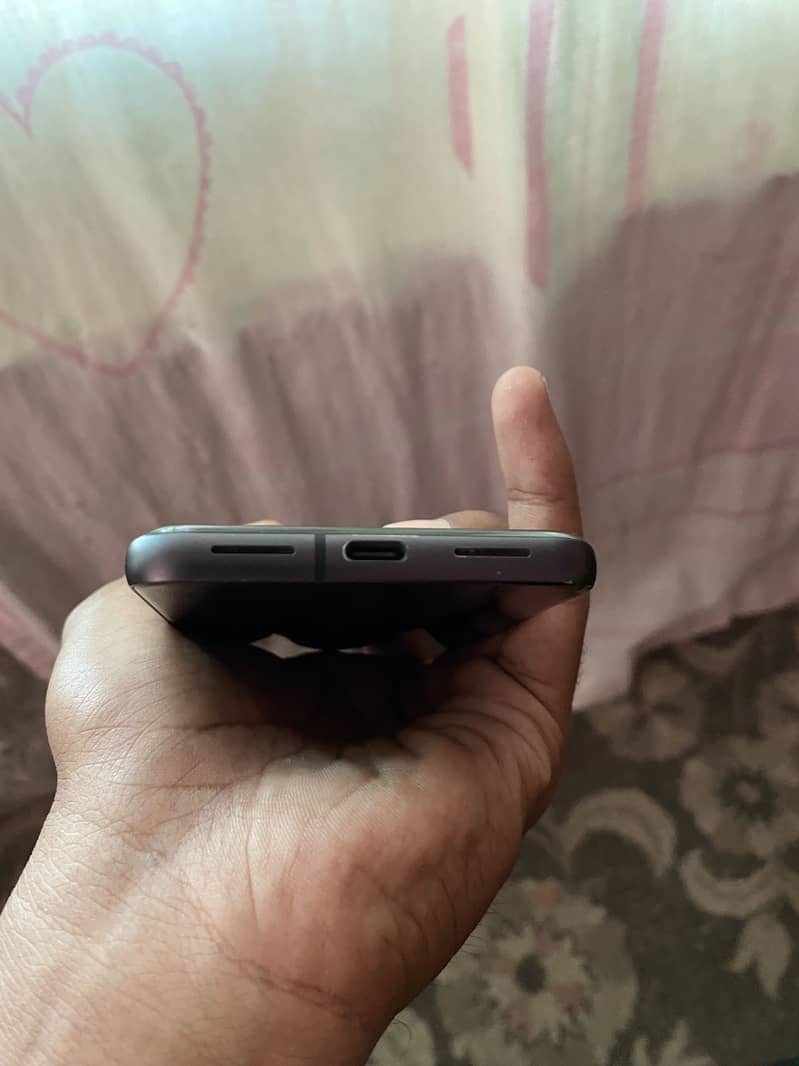 Google Pixel 8 4