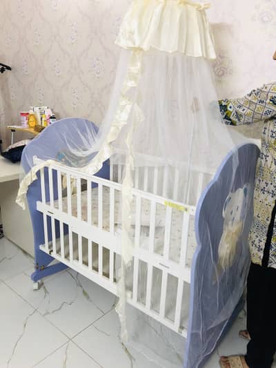 Elegant Baby Cot with adorable Bear design - Gently Used