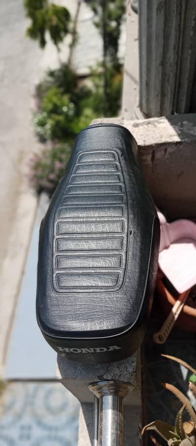 Honda 125 original seat 2022 modal