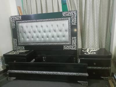 Complete Bed set with Dressing Table | Like New
