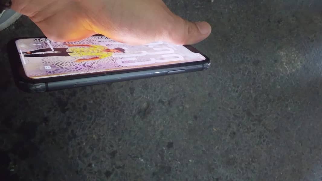 Apple iPhone 11 4