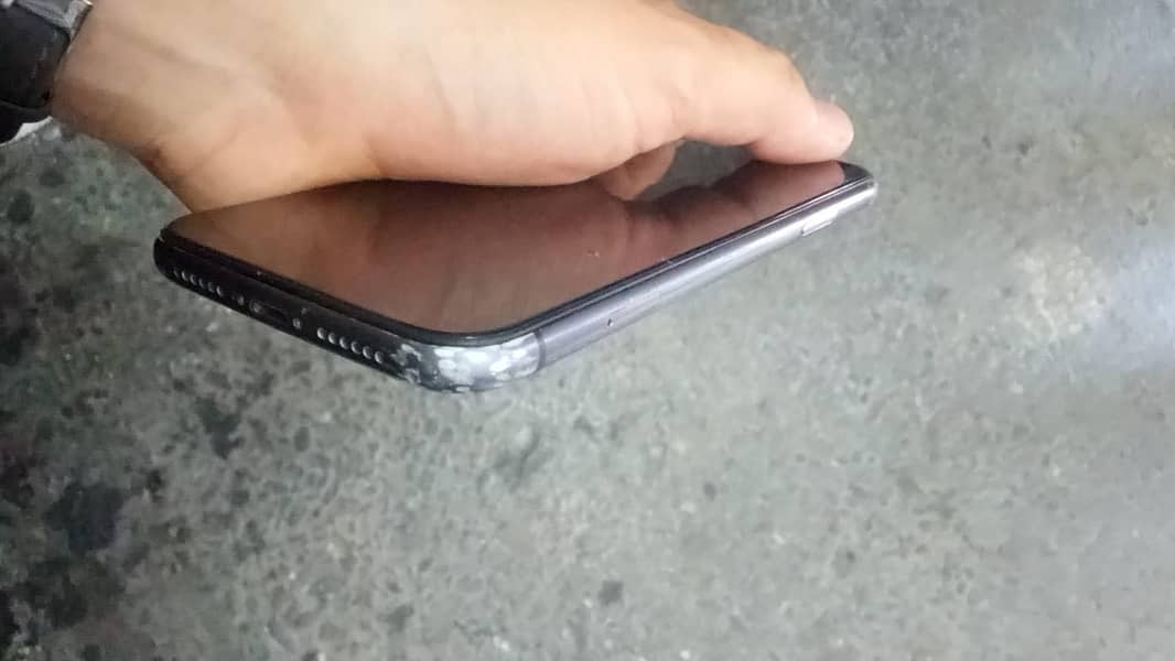 Apple iPhone 11 7