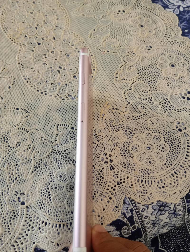 Apple iPhone 7 Plus 6