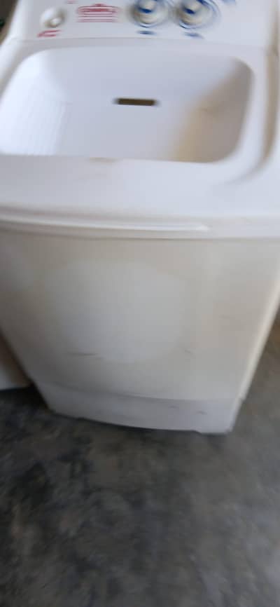 Washing machine and spinee
