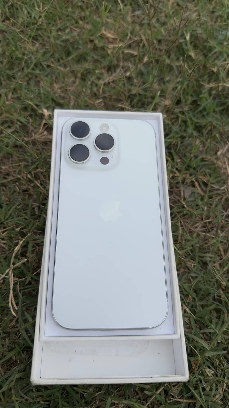 Apple iPhone 16 Pro 5