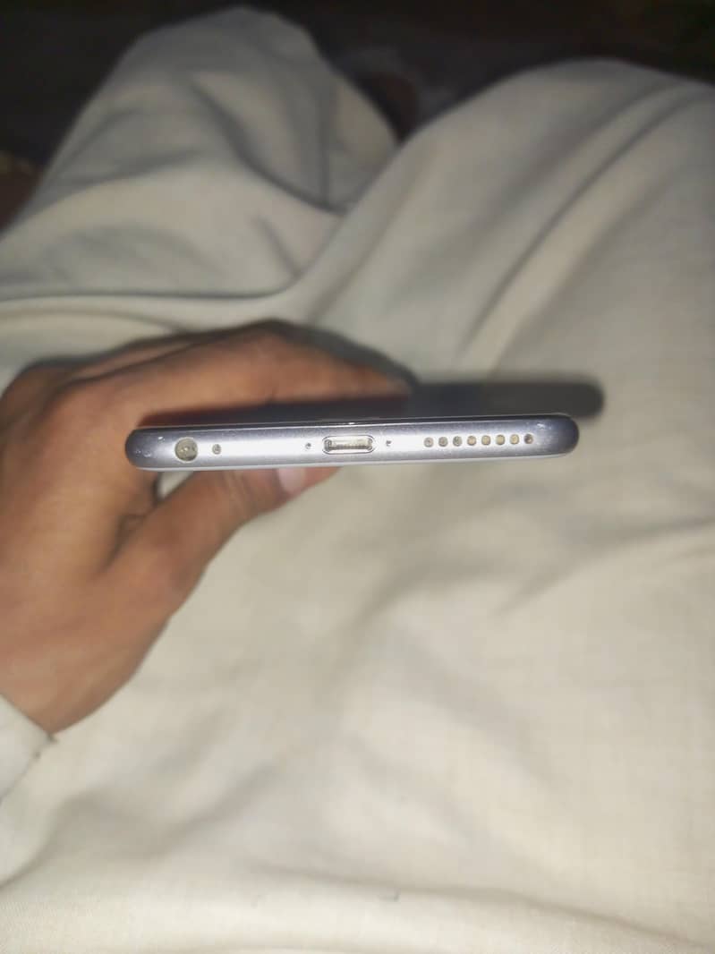 Apple iPhone 6S Plus 4