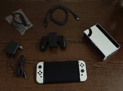 [Urgent] Nintendo Switch OLED (New Condition) + FC 25 Included