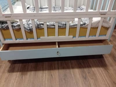 baby cot