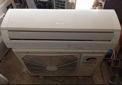 gree AC DC inverter 1.5 ton my WhatsApp number 0320-82-95-997