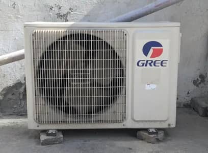 gree AC DC inverter 1.5 ton my WhatsApp number 0320-82-95-997