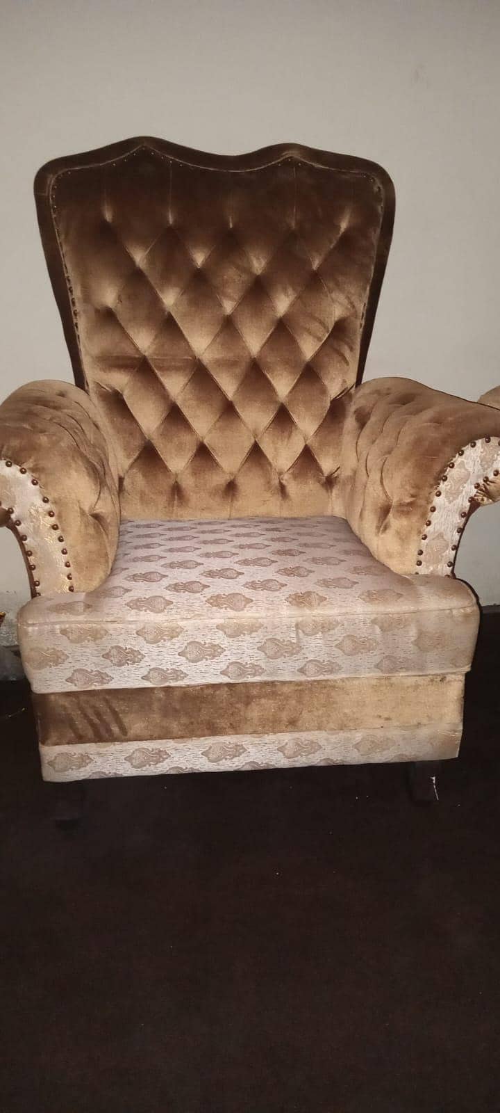 seven seeter sofa set 0