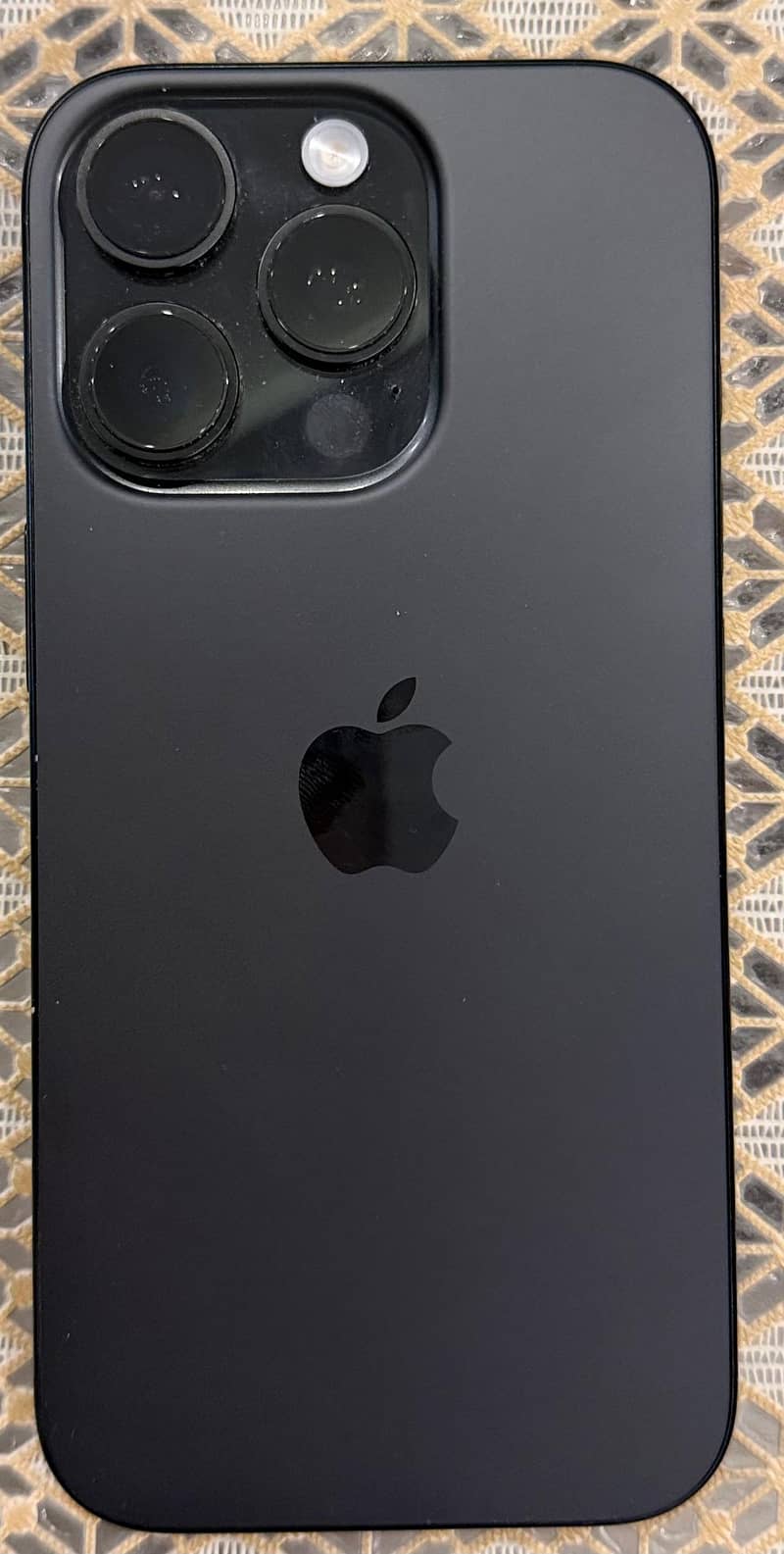 Apple iPhone 16 Pro 3