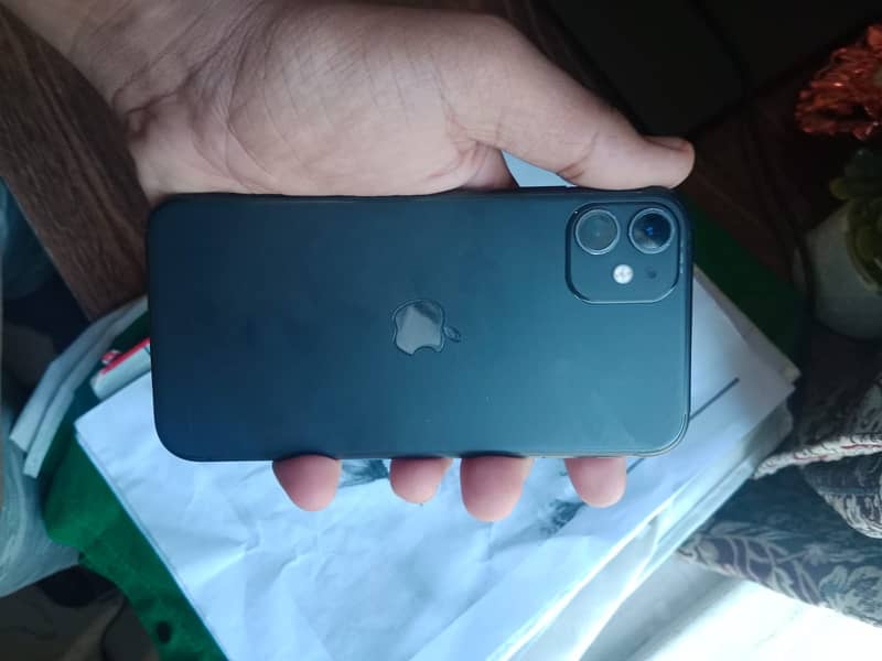Apple iPhone 11 4