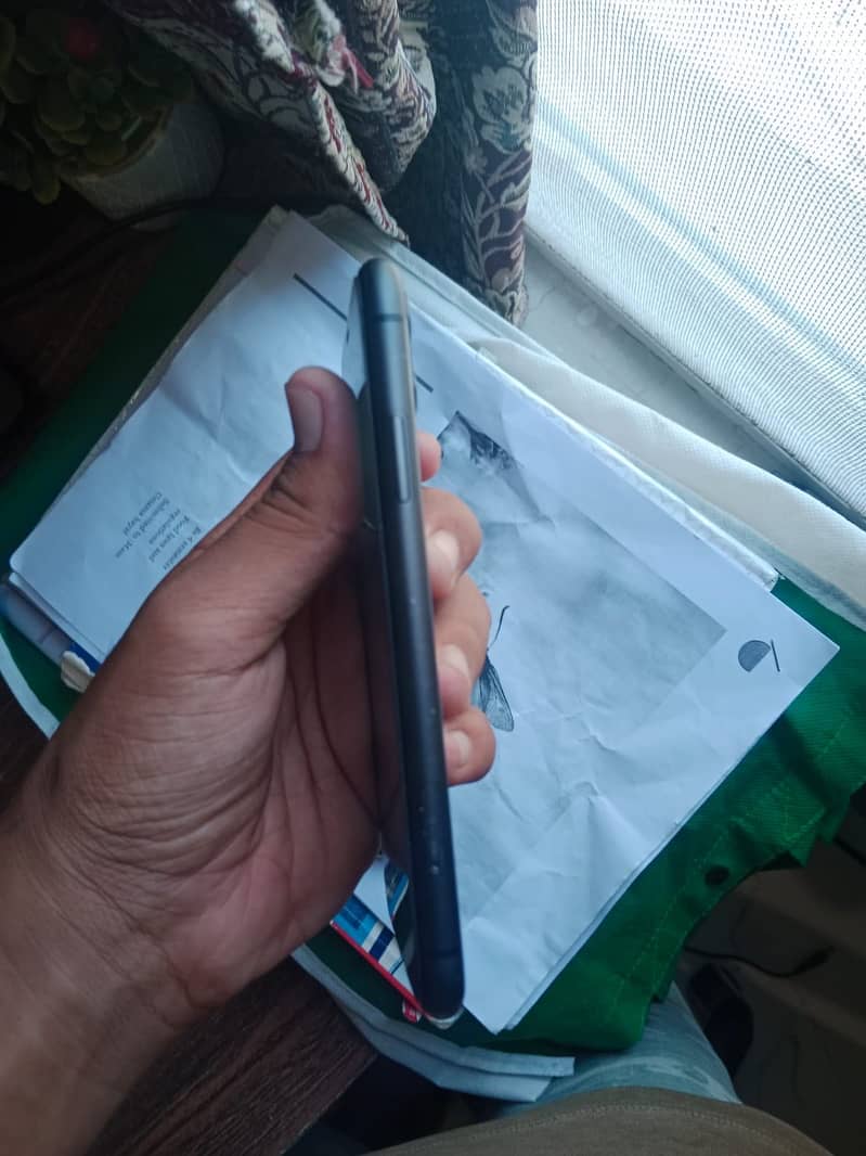 Apple iPhone 11 7