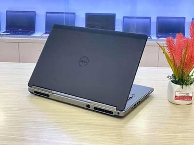 Dell Gaming+Workstation 2GB Redeon Graphics Core i7 6th Generation
