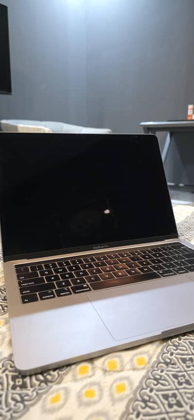 Macbook pro 2018 16 256 touchbar