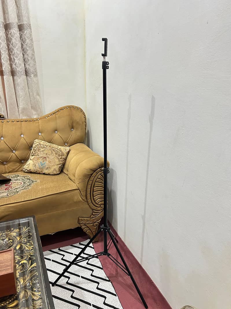 Tripod Stand 1