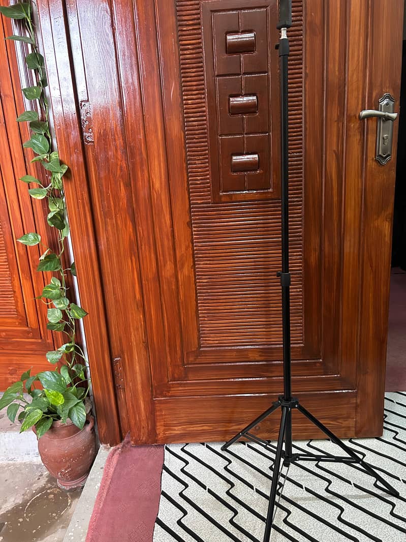 Tripod Stand 2