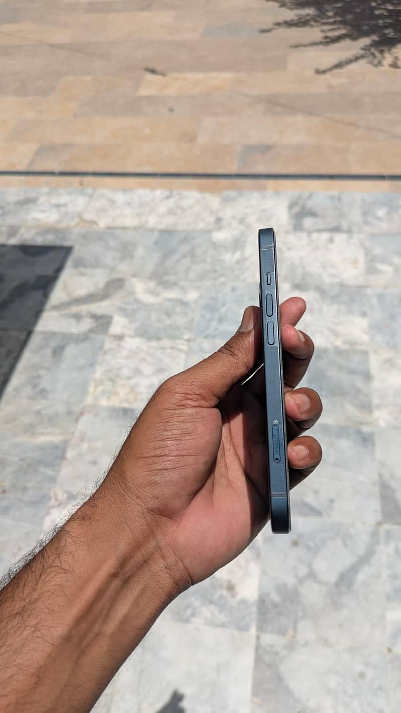 Apple iPhone 13 3