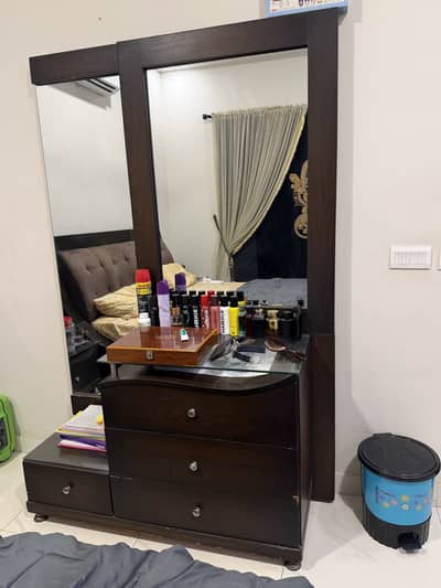 Bed for sell without mattress 2 side table and dresser