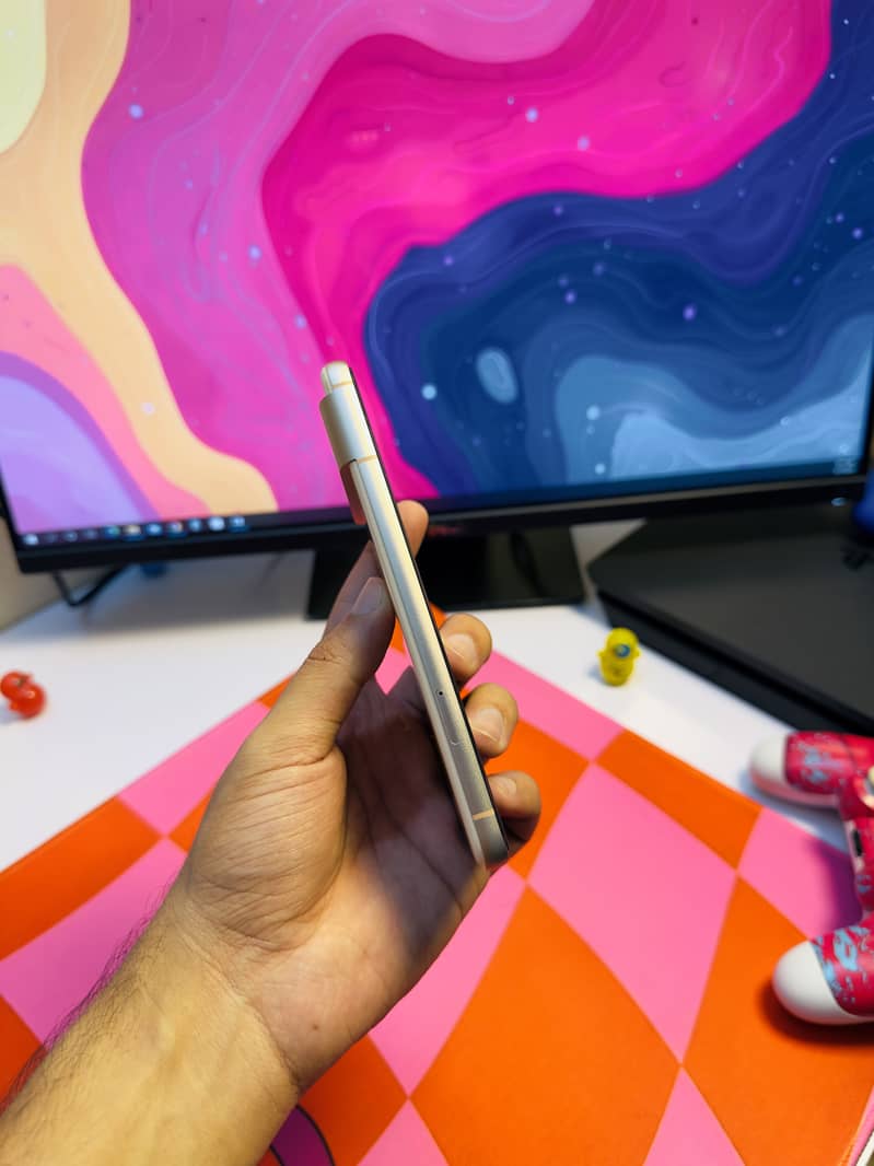 Google Pixel 8 4