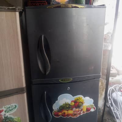 waves medium size fridge all ok 9/10 condition 0/3/3/5/4/5/7/6/4/0/2