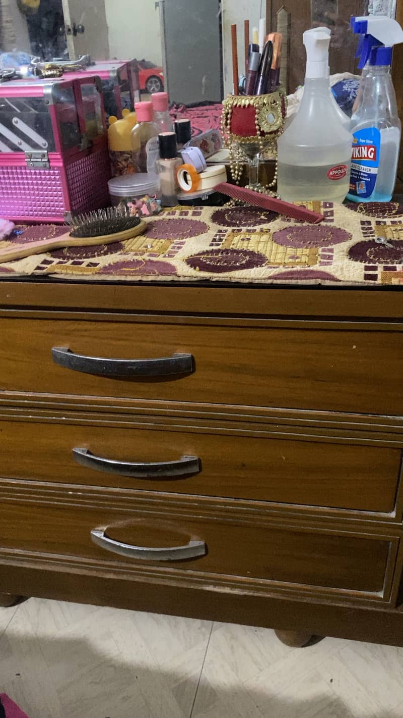Dressing Table with big mirror 0