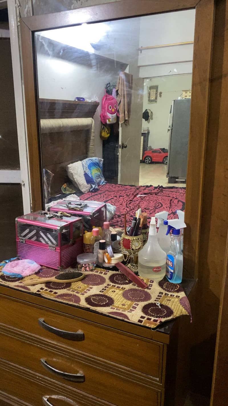 Dressing Table with big mirror 1