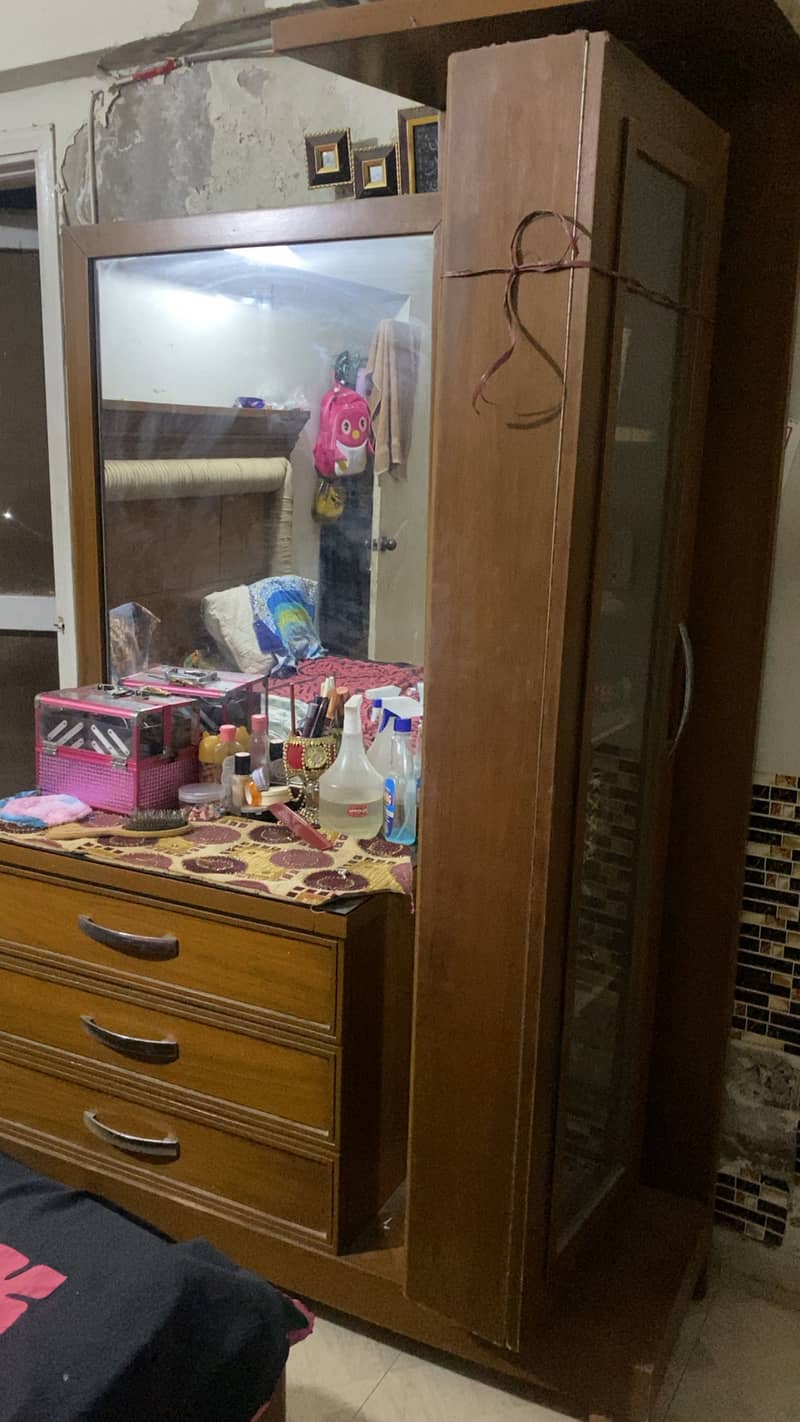 Dressing Table with big mirror 3
