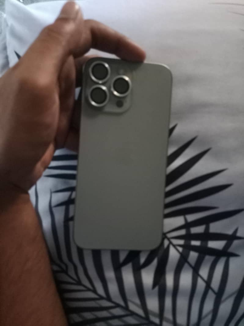 Apple iPhone 15 Pro Max 1
