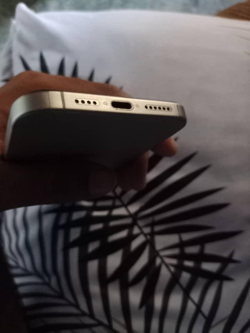 Apple iPhone 15 Pro Max 3
