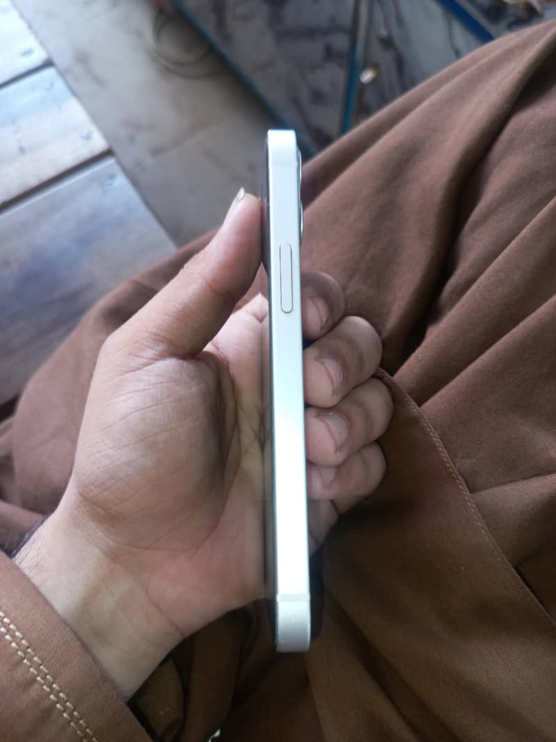 Apple iPhone 12 mini 1