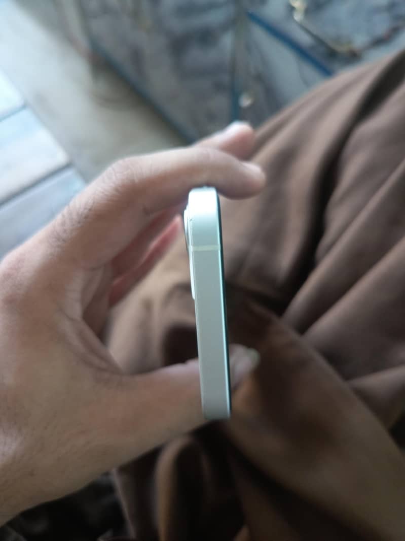 Apple iPhone 12 mini 6