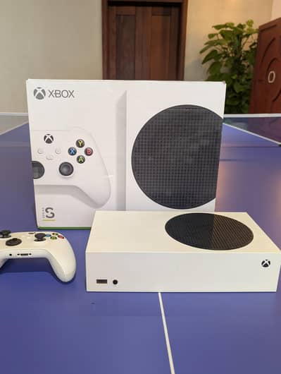 Xbox series S | 512 GB | Mint condition used | With Box